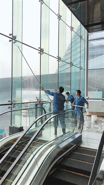 曲江新區(qū)以文明和諧、干凈整潔面貌喜迎雙節(jié)，專業(yè)建筑物清潔服務扮靚城市窗口